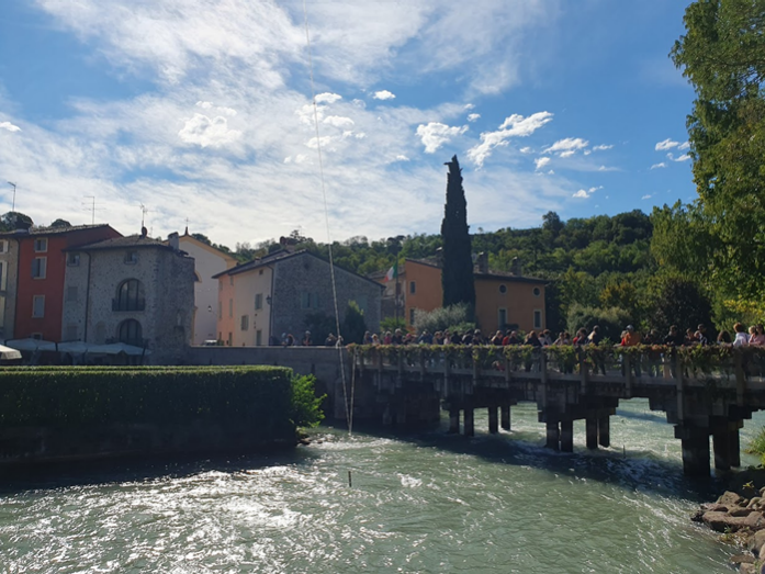 湖の煌めき イタリアで最も美しい小さな村」のひとつ ～ミンチョ川沿いのBORGHETTO