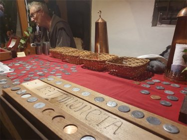 BATTIMONETA（硬貨叩き）