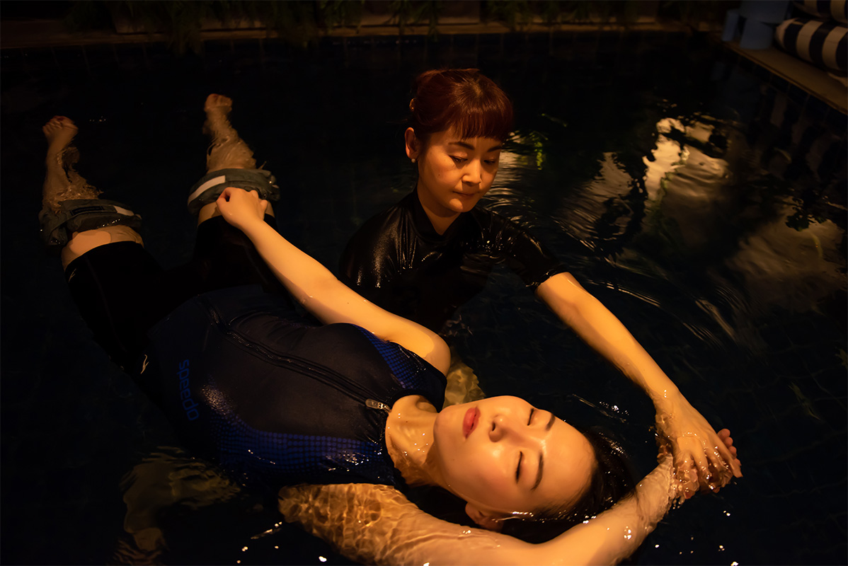 心身をリラックスさせ癒しへと導く、水中ボディワークとは